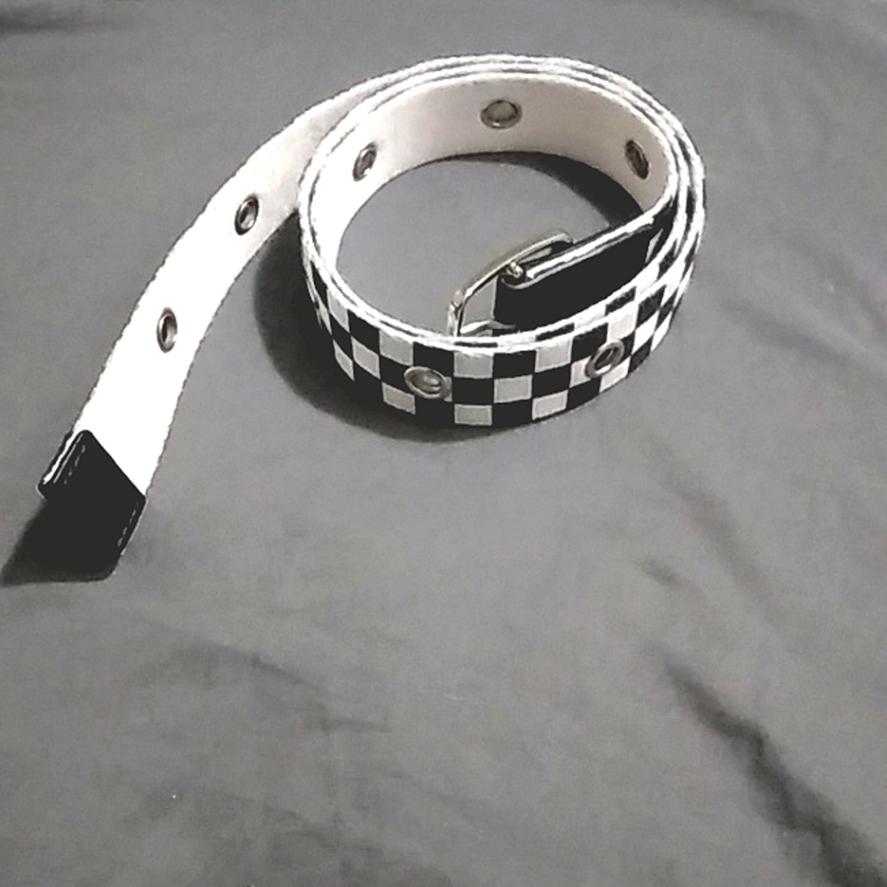 L No Boundaries Checkerboard Grommet Belt